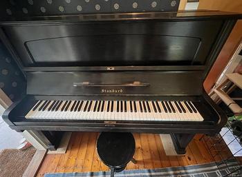 Piano bortskänkes