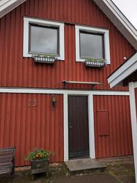 Bortskänkes: Ytterdörr med karm 8x21