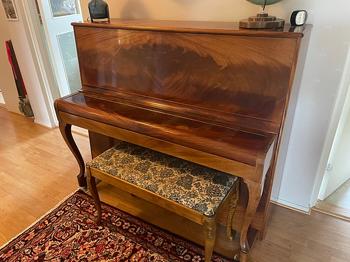 Vackert piano skänkes