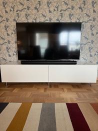 TV-/mediabänk med bra förvaringsutrymme