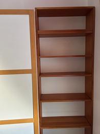 Bokhylla bortskänkes