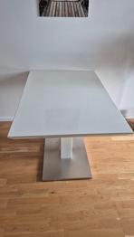 vitt matbord skänkes