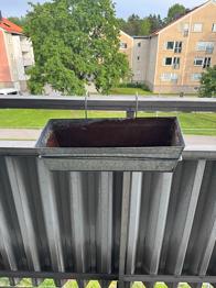 Rektangulär balkonglåda i metall