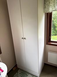 vit garderob, bortskänkes