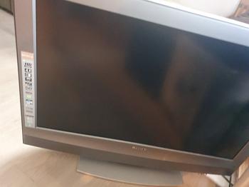 Skänkes Sony TV med inbyggda högtalare