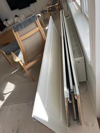 Vit garderobsdörr / skjutdörrar Bortskänkes