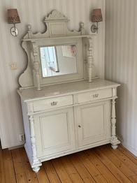 Gammal skänk bortskänkes