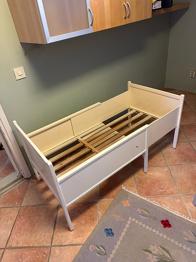 juniorsäng vit 1960-tal