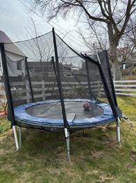 Studsmatta bortskänkes