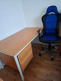 Skrivbord, kontorstol och sidebord BORTSKÄNKES