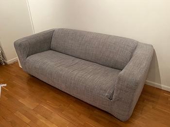 Grå soffa bortskänkes