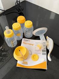 Medela Harmony manuell bröstpump med flaskor