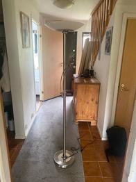 Golvlampa skänkes – snabb upphämtning
