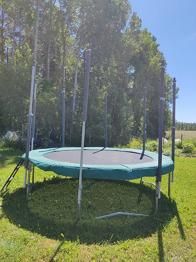 Studsmatta bortskänkes
