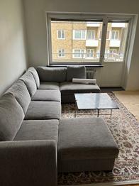 Grå soffa med divan bortskänkes