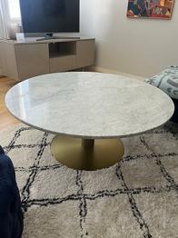Soffbord i marmor bortskänkes