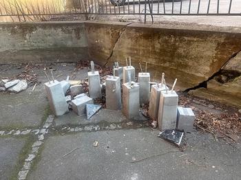 Betongplintar bortskänkes.