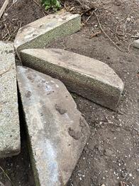 Betongsten kilformad utomhusbruk grå, murblock bortskänkes