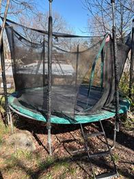 Trampolin/studsmatta bortskänkes