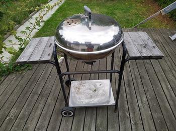 Grill skänkes bort