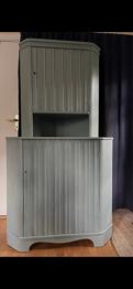 Hörnskåp målat med chalk paint. Bortskänkes!!