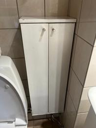 Litet väggskåp bortskänkes