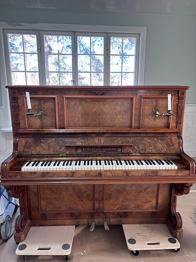Bergqvist & Nilsson piano bortskänkes mot avhämtning