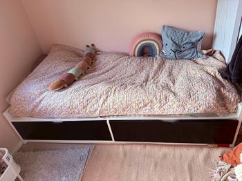 IKEA säng med förvaring