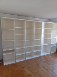 Hyllsystem av äldre modell.