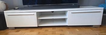 TV bänk från Jysk bortskänkes