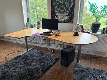 Höj och sänkbart bord bortskänkes