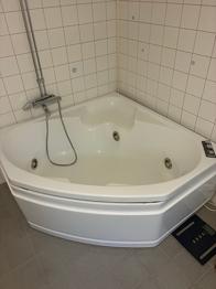 Badkar skänkes
