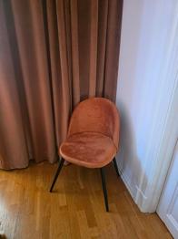 Skänkes: 2 stolar + 1 Fåtölj med puff