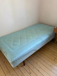 Säng bortskänkes mot avhämtning